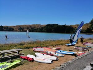 windsurfing learner equipment onthe beach